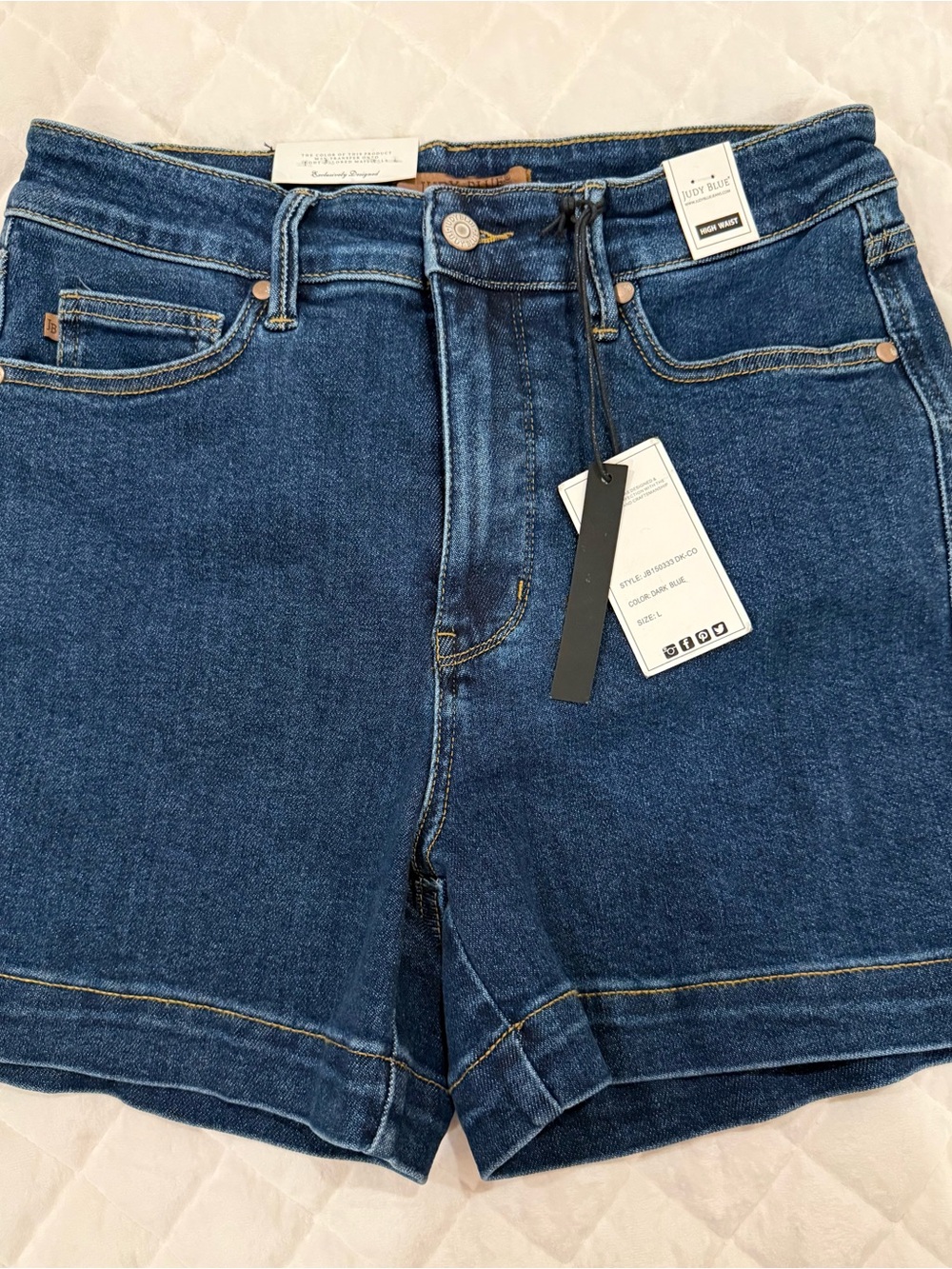 Women’s Judy Blue Classic High-Rise Denim Shorts in Dark Wash - Size L NWT